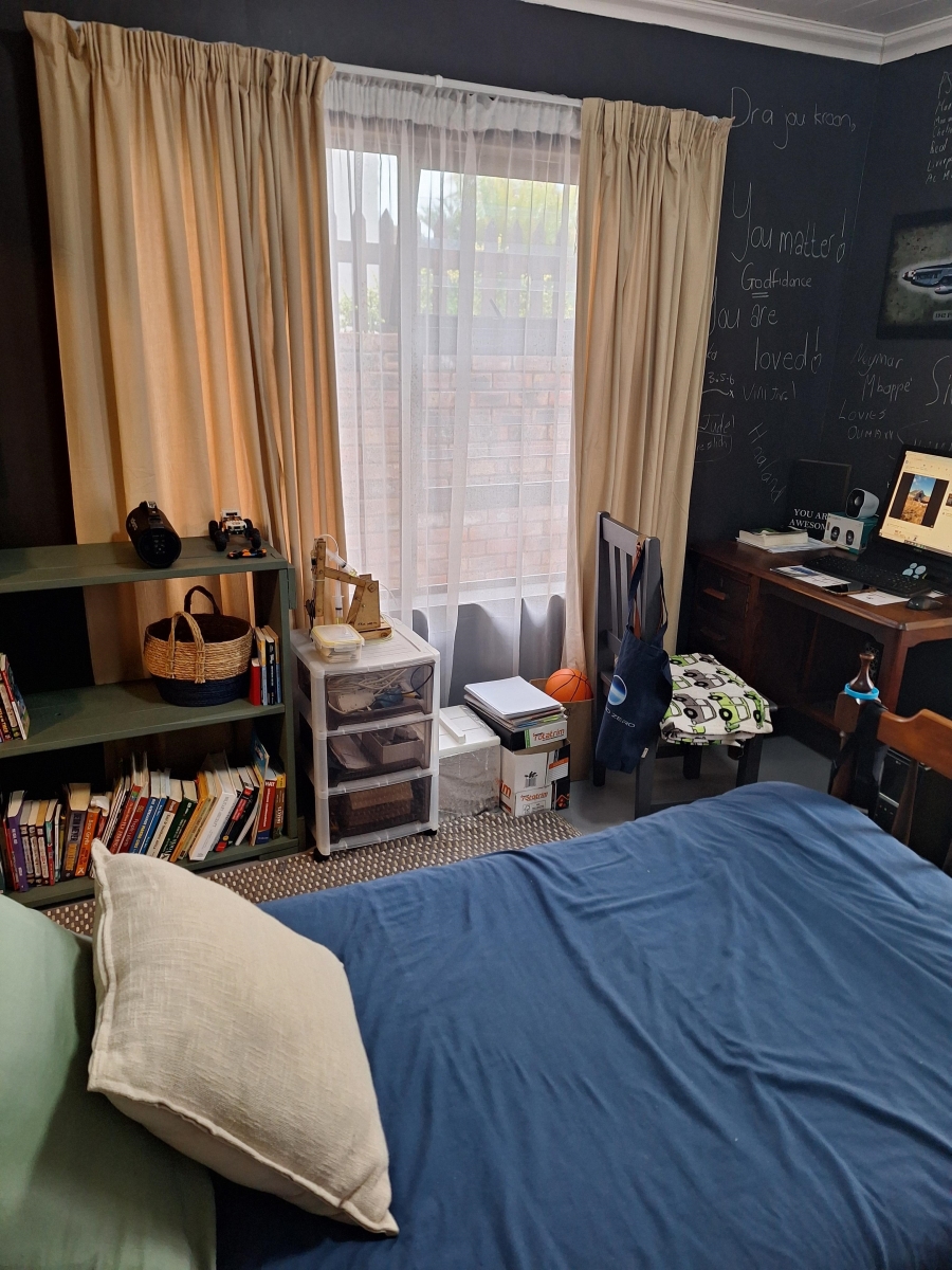 4 Bedroom Property for Sale in Hartenbos Heuwels Western Cape